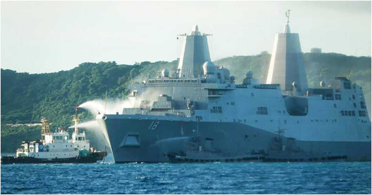 ইউএসএস নিউ অরলিন্সে আগুন ধরার সময় হোয়াইট বিচ ন্যাভাল ফ্যাসিলিটির কাছে নোঙর করে রাখা ছিল জাহাজটি। ছবি: এনবিসি নিউজ